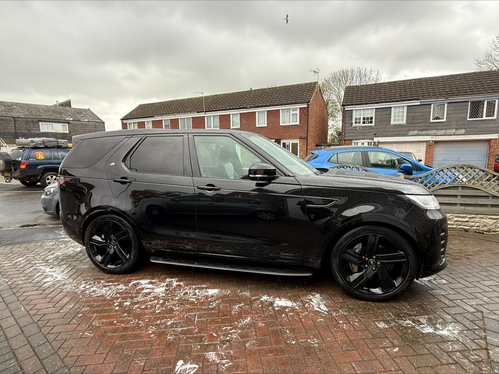 Land Rover Discovery after detailing